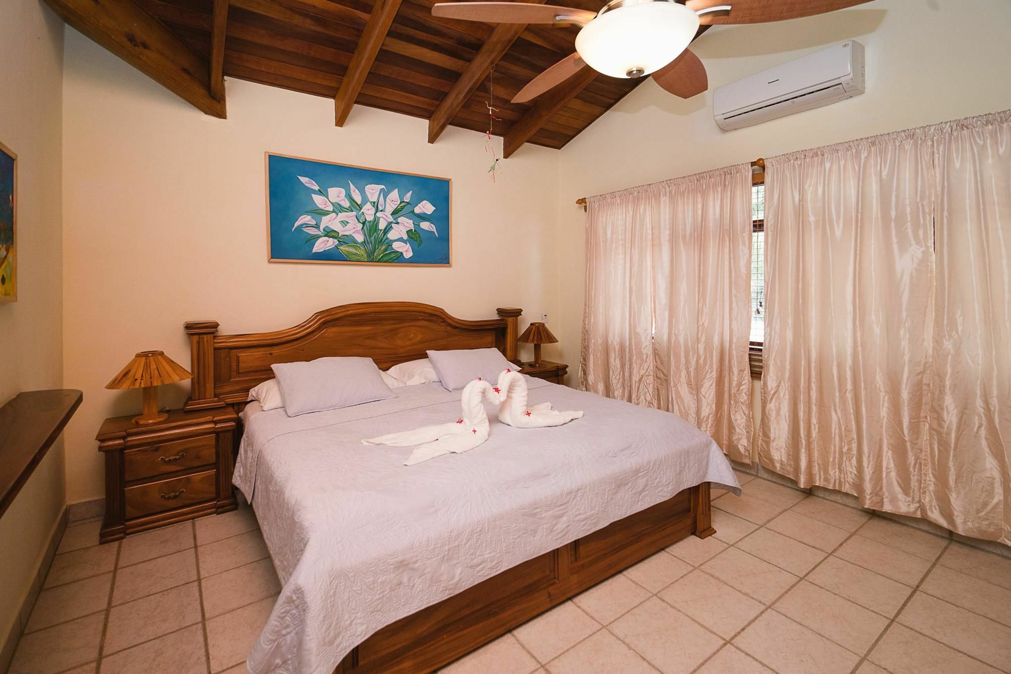 Casa Sueca Hotel - At The Beach Тамариндо Екстериор снимка